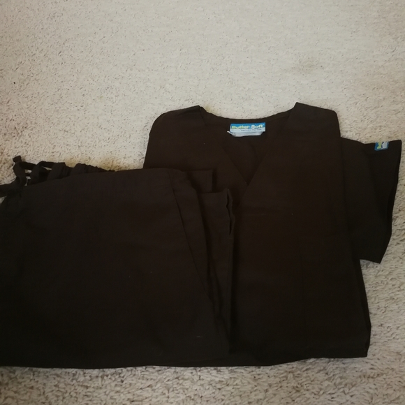 UA women's scrub set - Picture 2 of 9